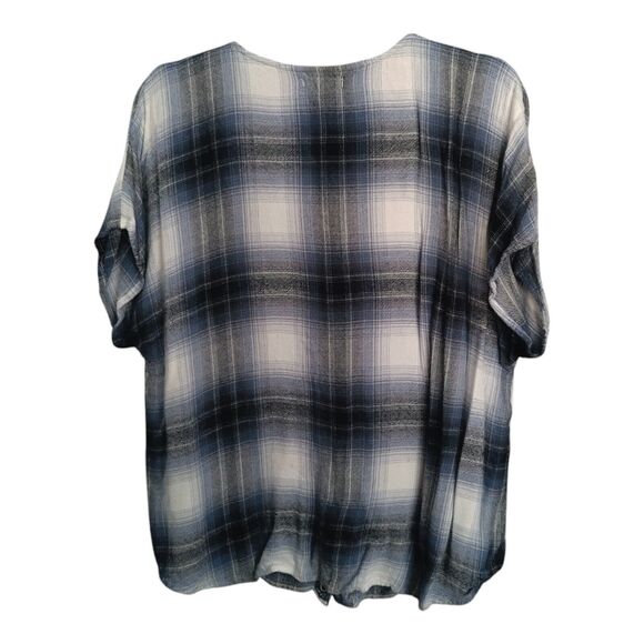 Maurice’s Blue & White Plaid Sleeveless Button Up Top Lightweight Flannel XL - Picture 2 of 8